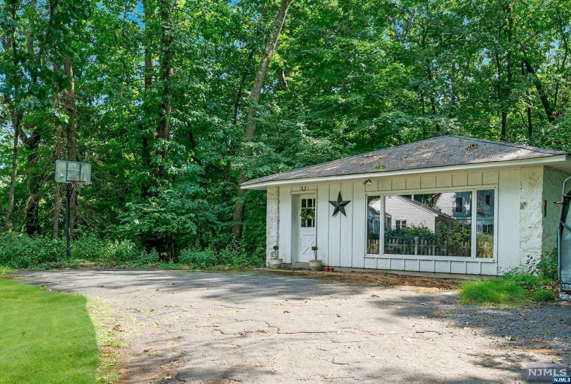 940 Loch Road