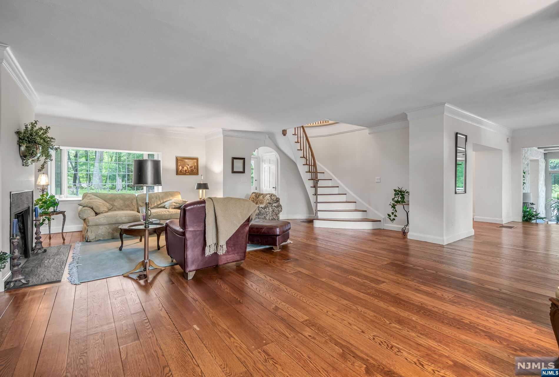 940 Loch Road