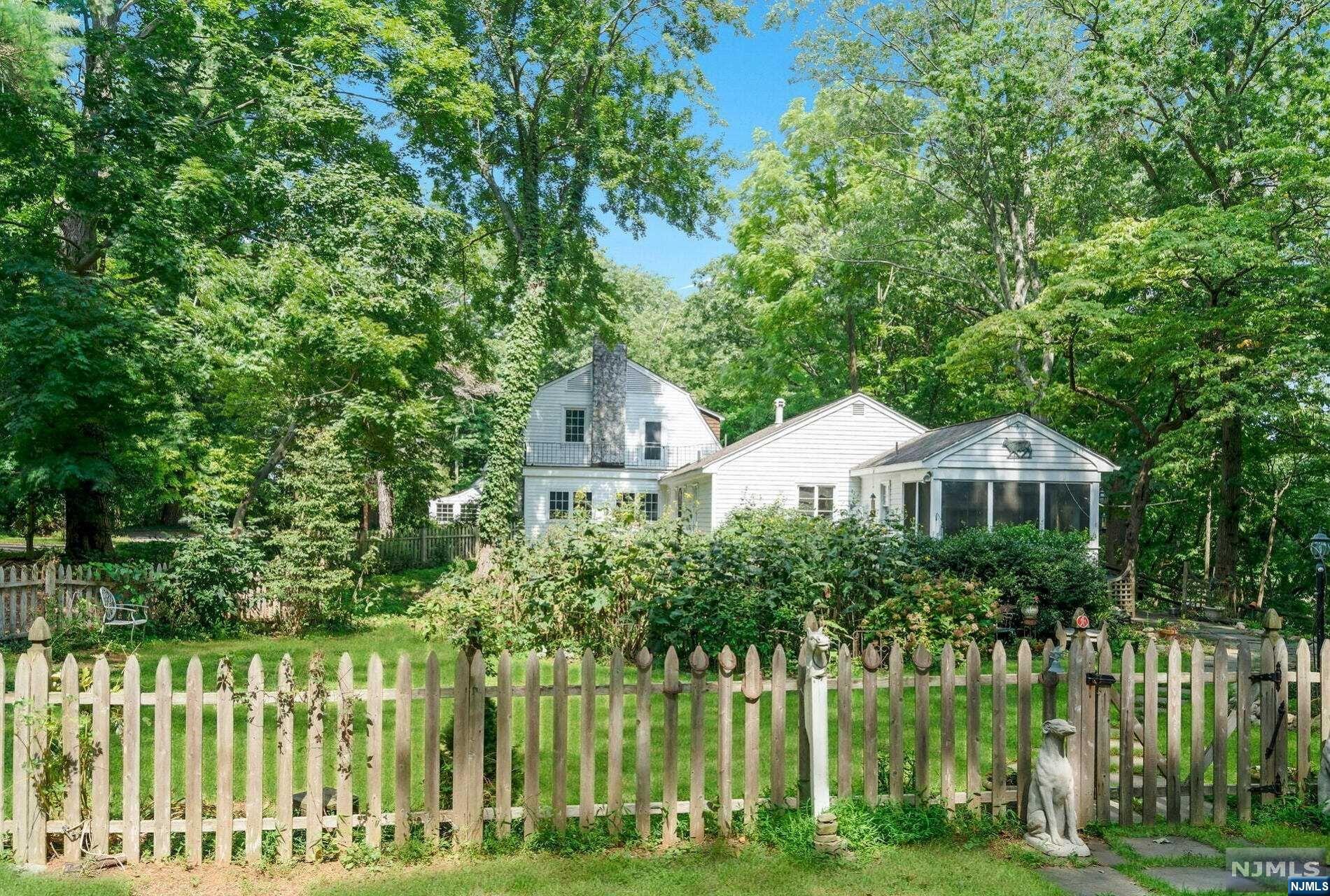 940 Loch Road