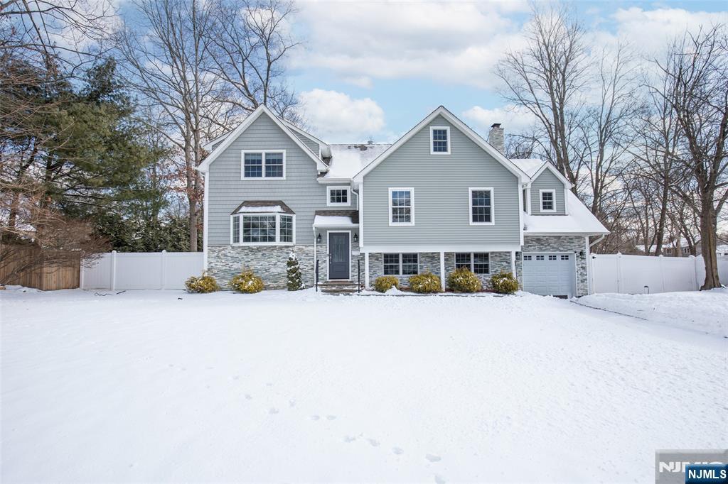 16 Cardinal Drive