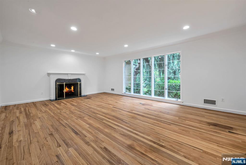 8 Clearwater Drive