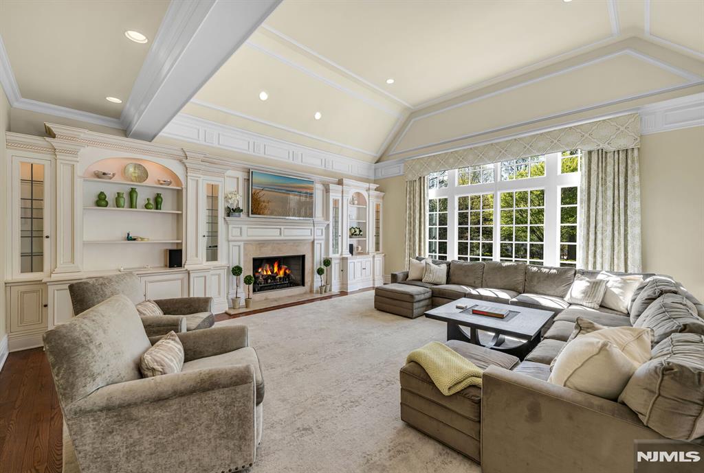 268 Woodside Avenue