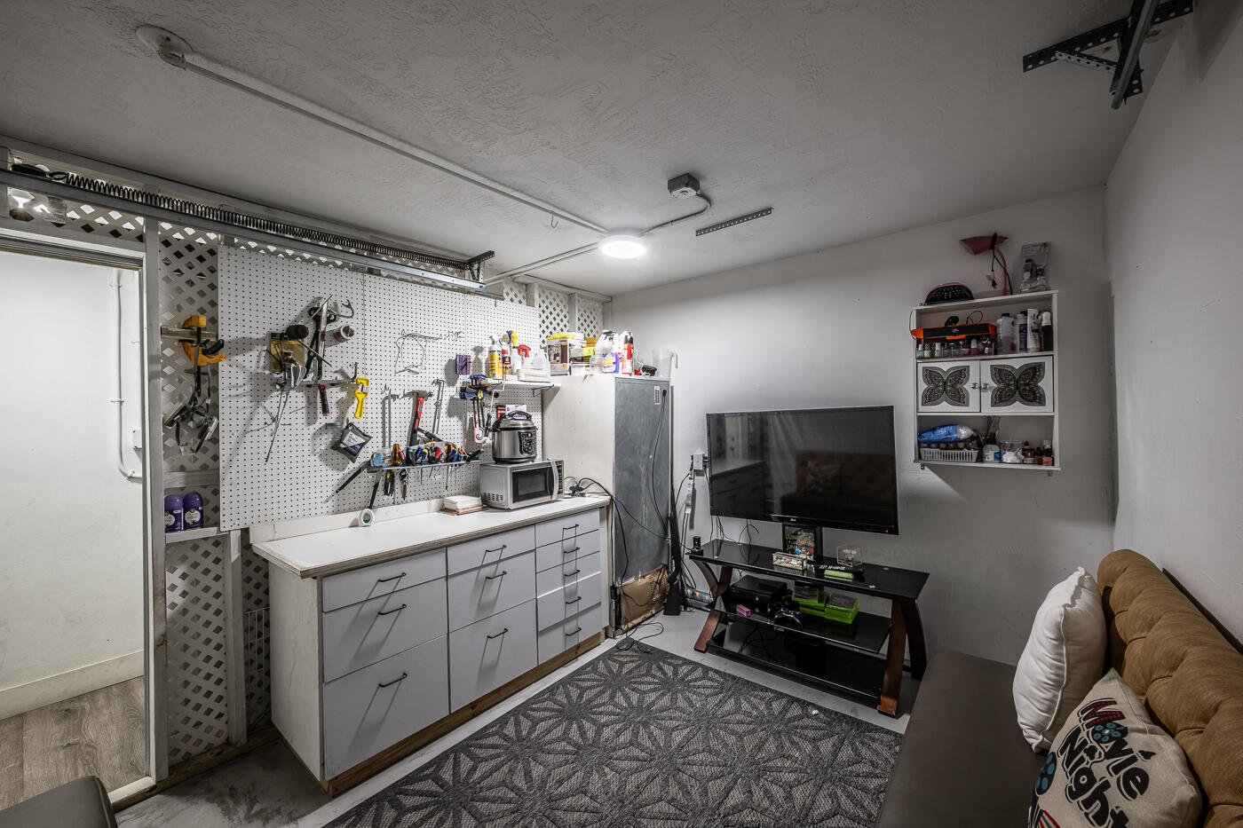 100 Iroquois Drive Unit: 3