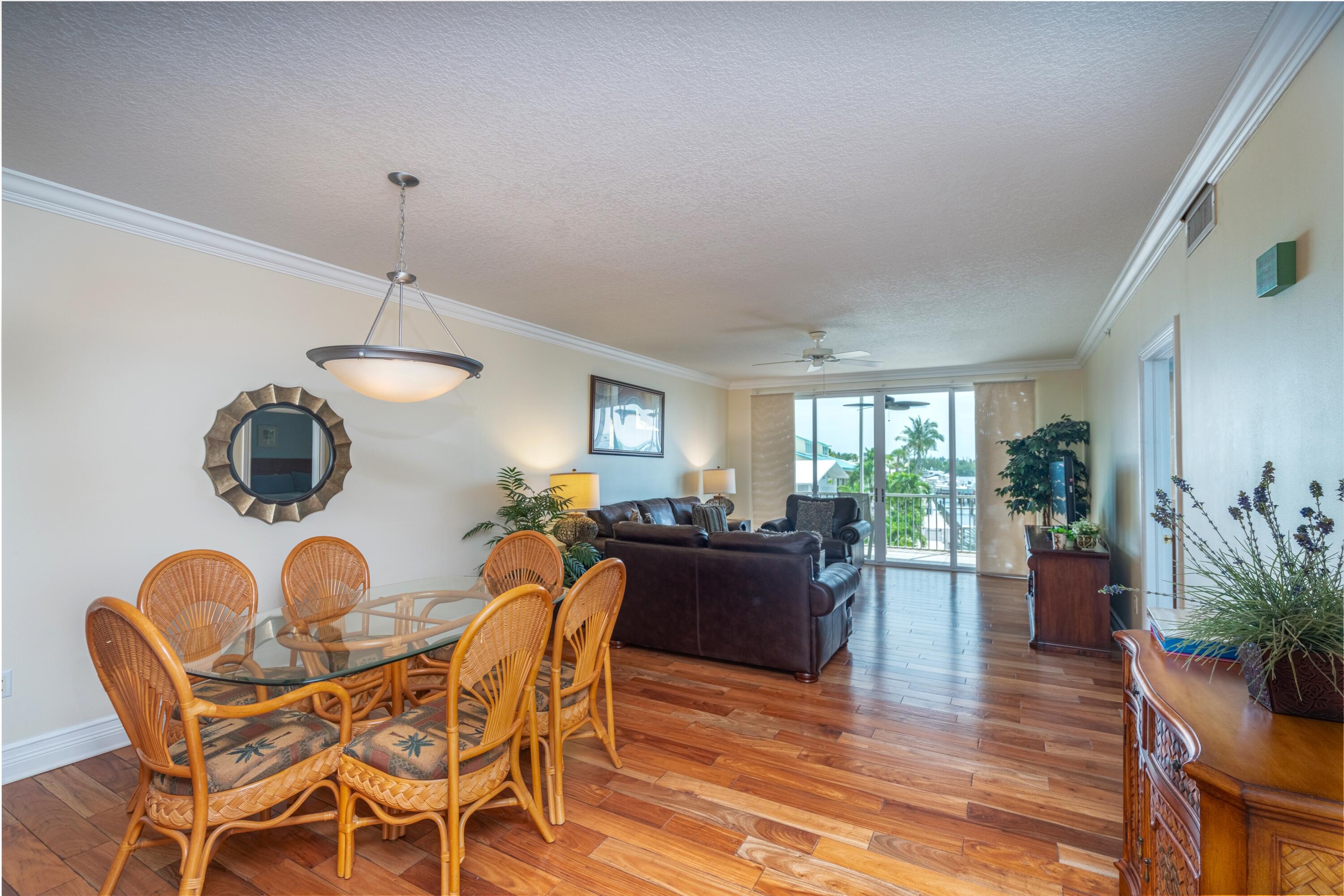 101 Gulfview Drive Unit: 202 & 30' Boat slip