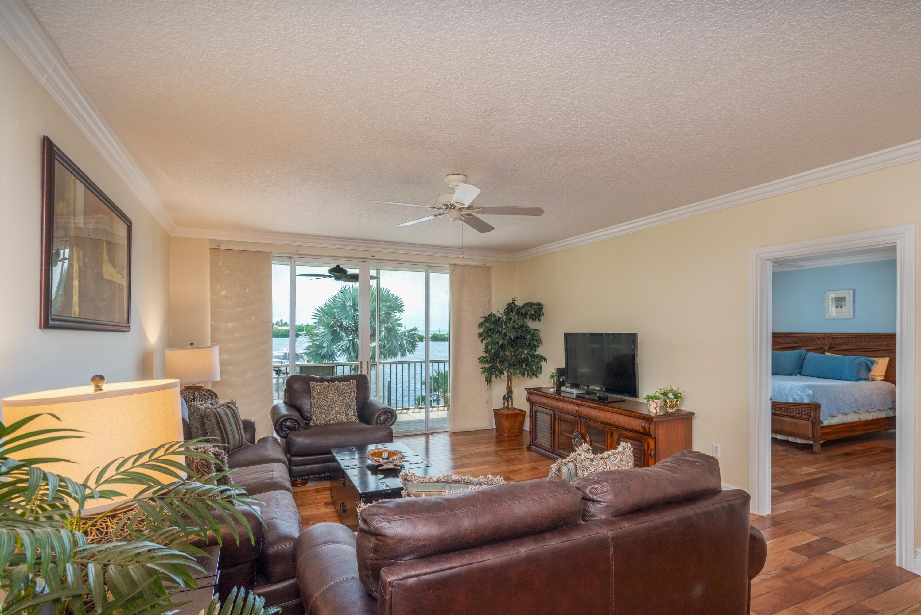 101 Gulfview Drive Unit: 202 & 30' Boat slip