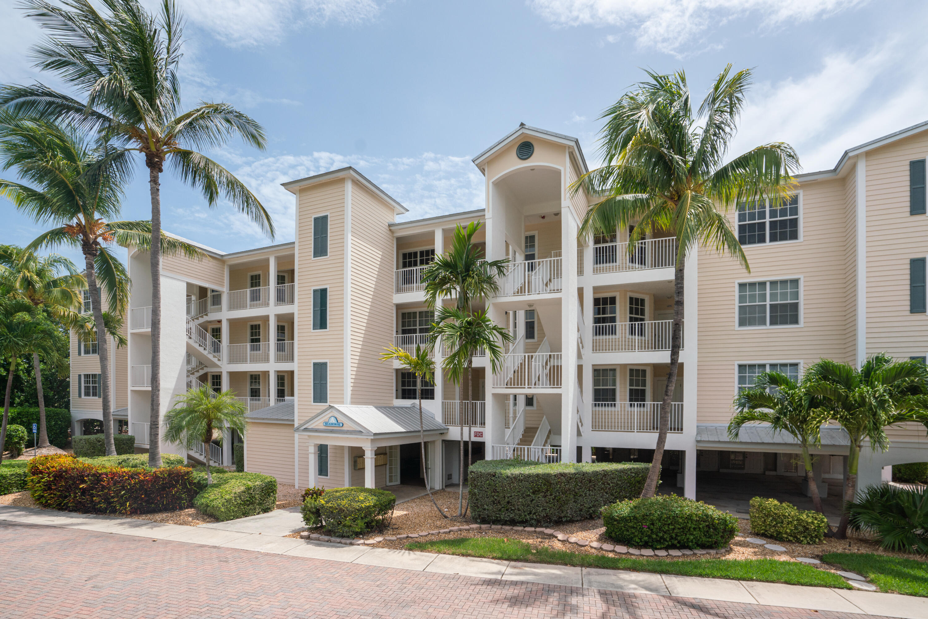 101 Gulfview Drive Unit: 202 & 30' Boat slip