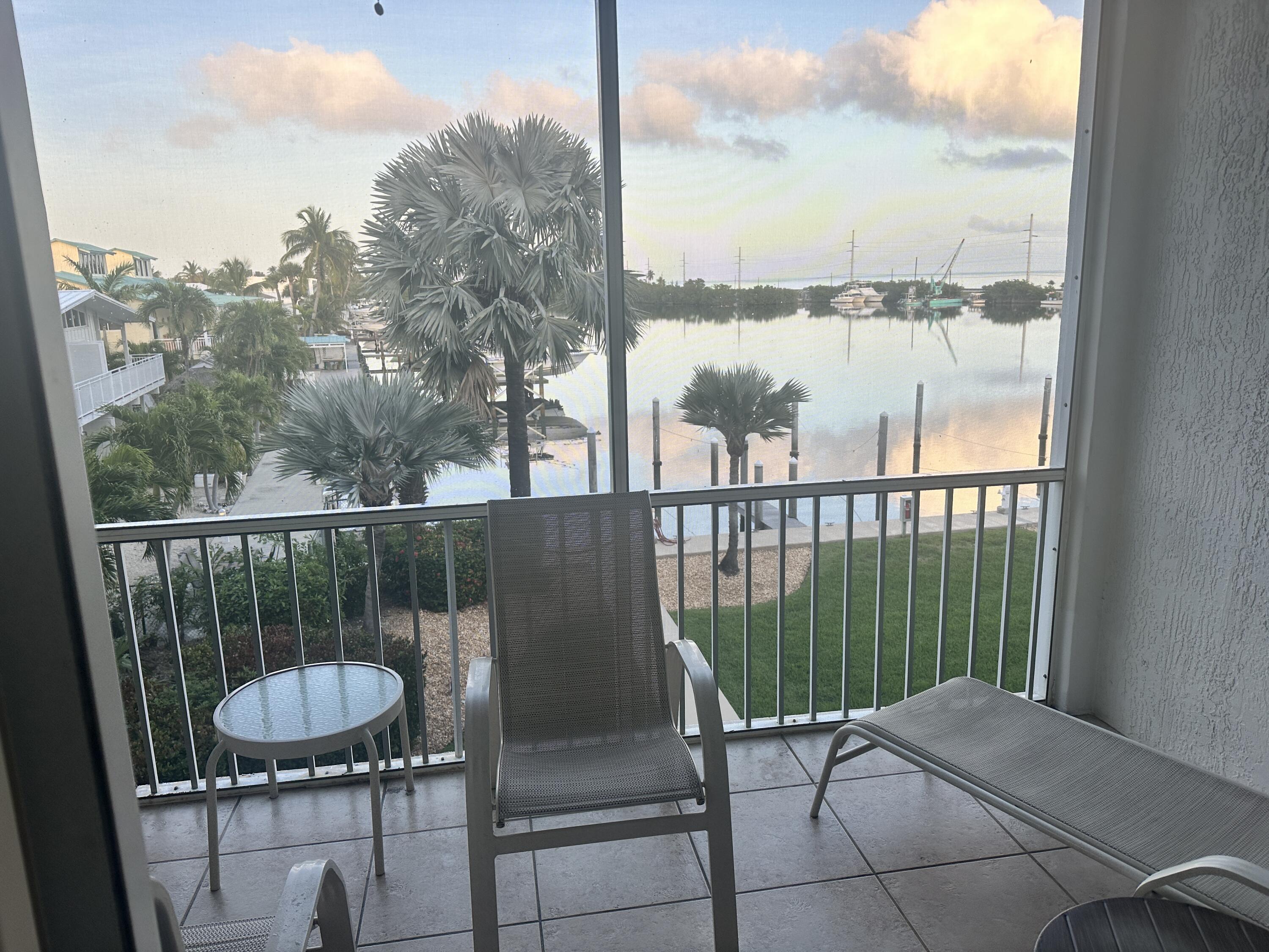 101 Gulfview Drive Unit: 202 & 30' Boat slip