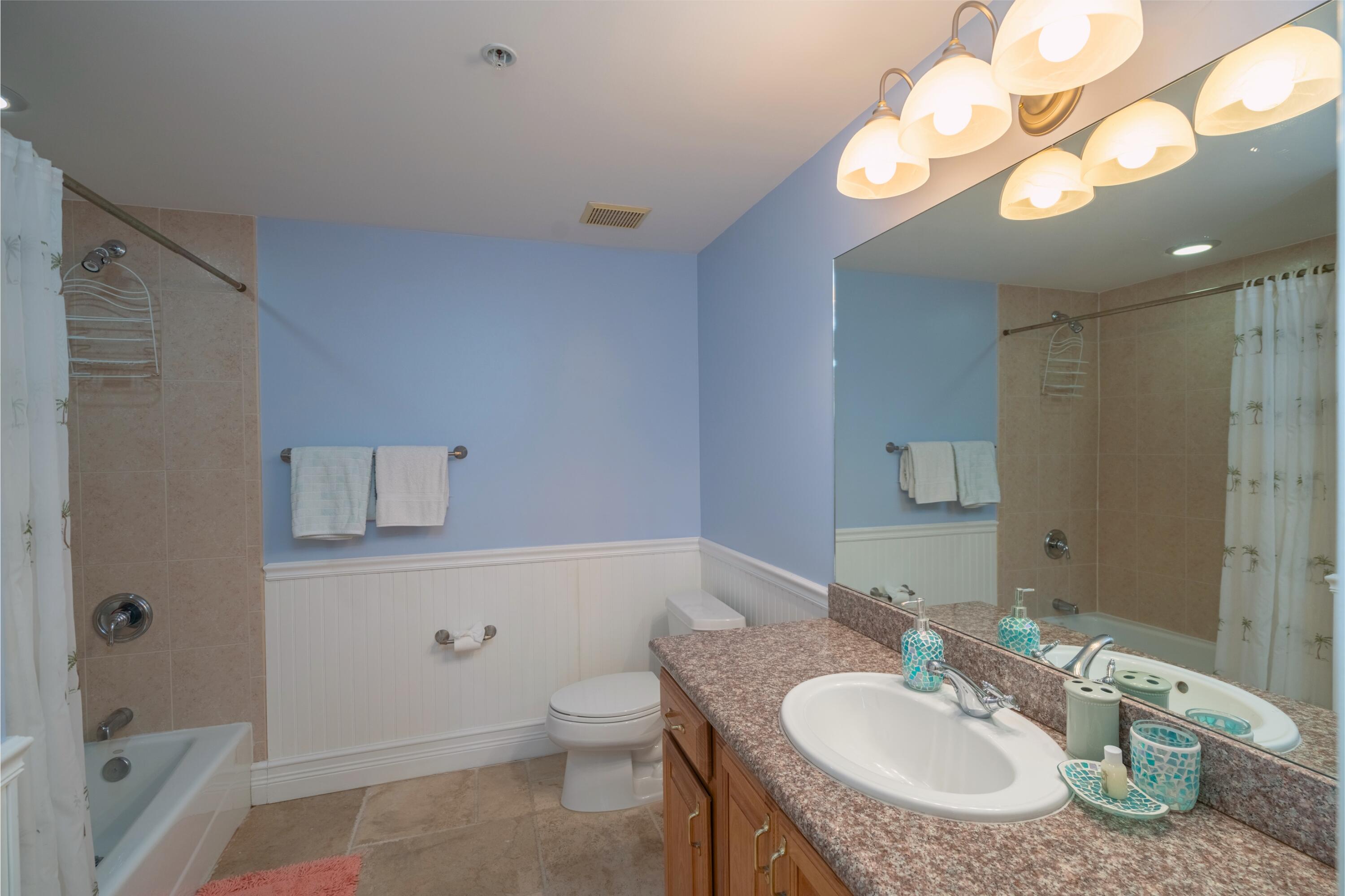 101 Gulfview Drive Unit: 202 & 30' Boat slip