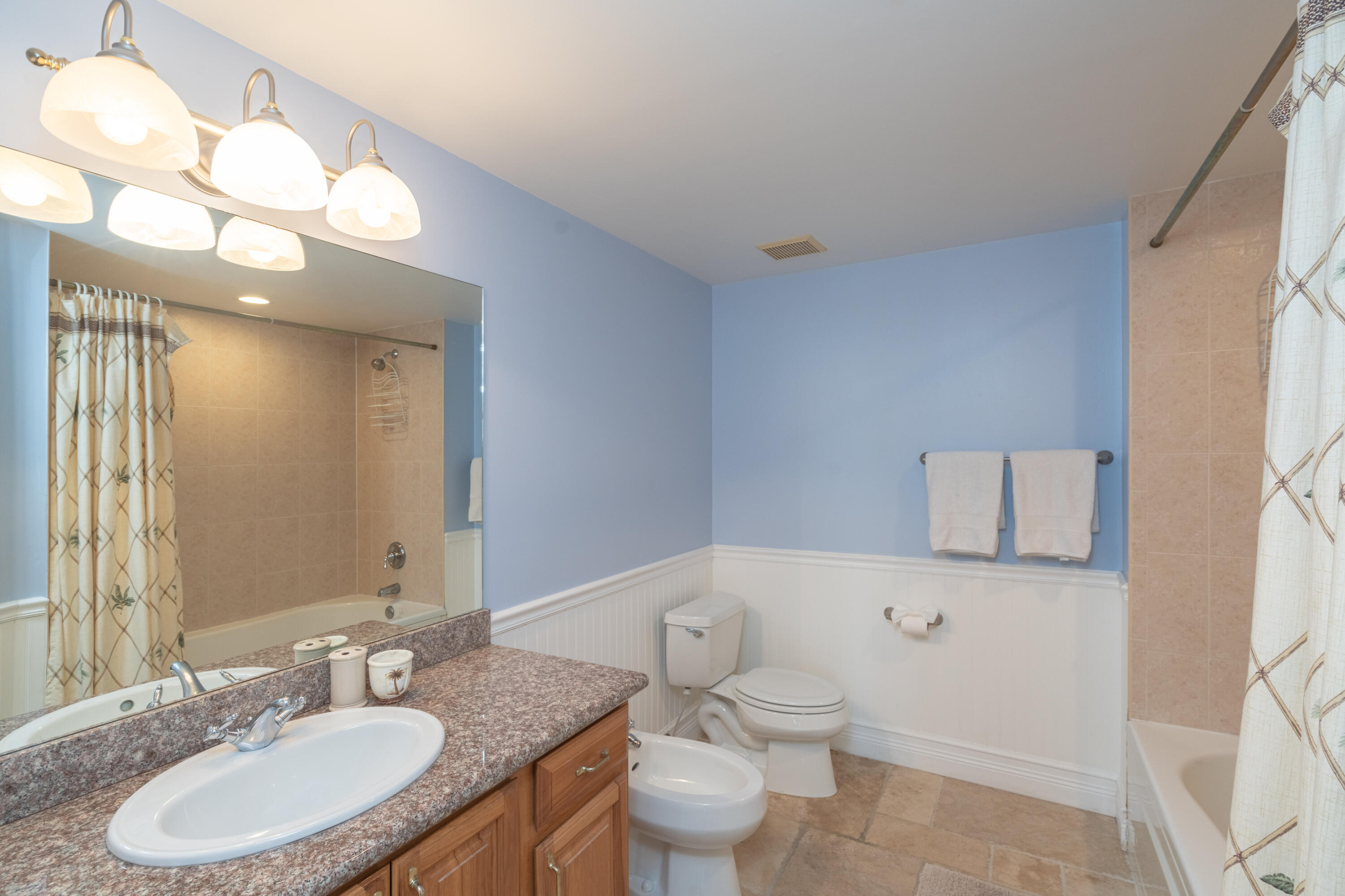 101 Gulfview Drive Unit: 202 & 30' Boat slip