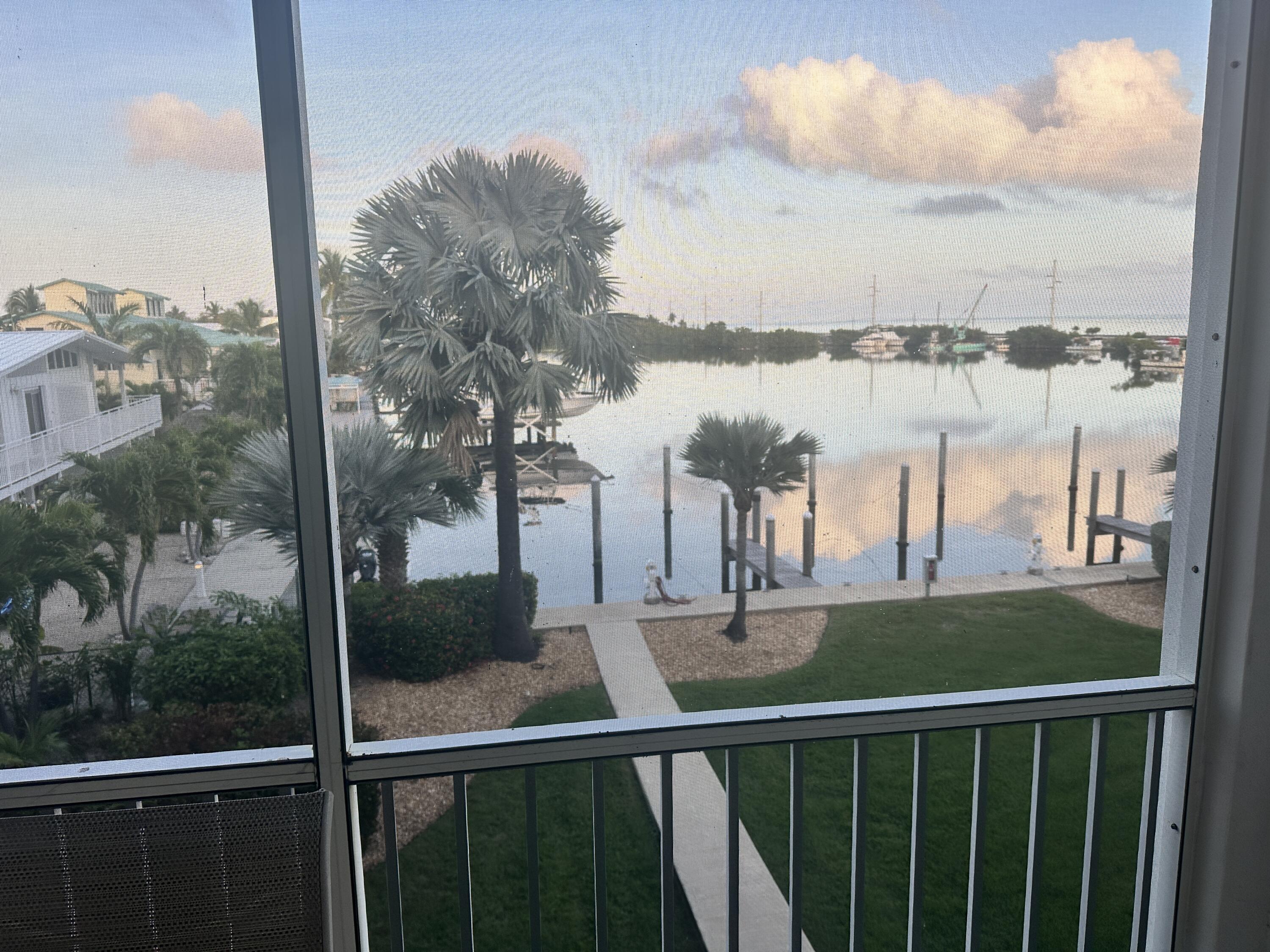101 Gulfview Drive Unit: 202 & 30' Boat slip