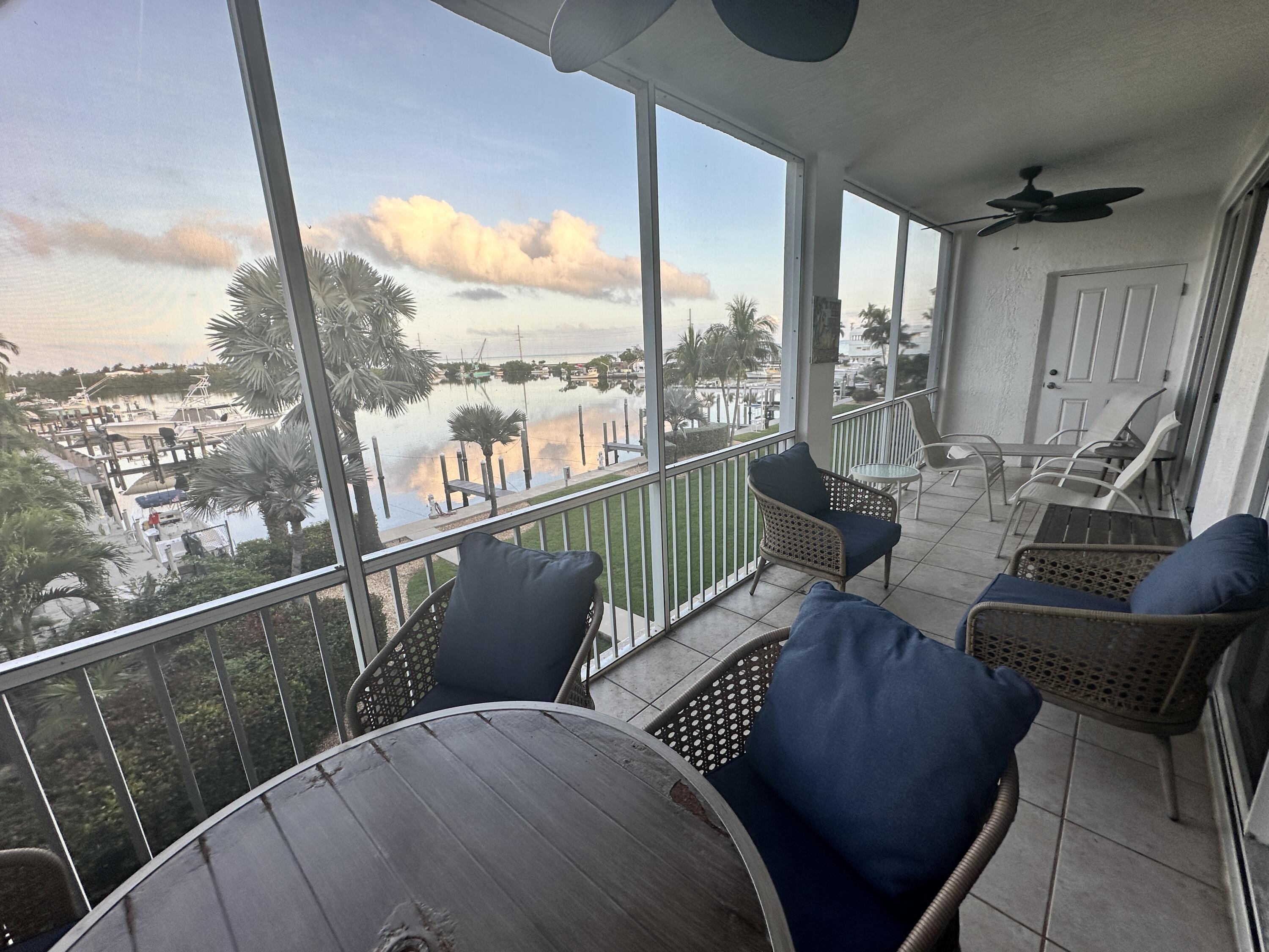 101 Gulfview Drive Unit: 202 & 30' Boat slip