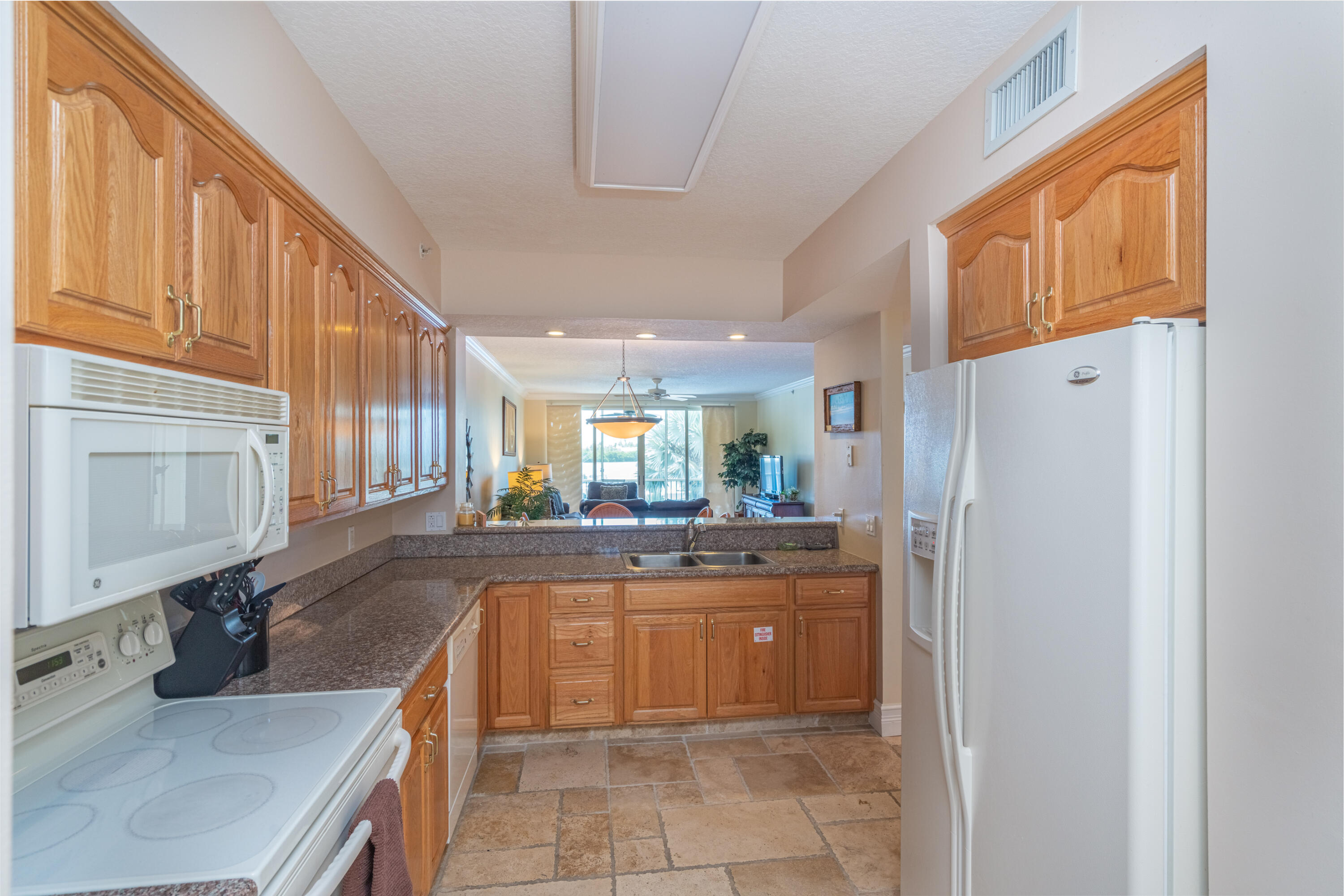 101 Gulfview Drive Unit: 202 & 30' Boat slip