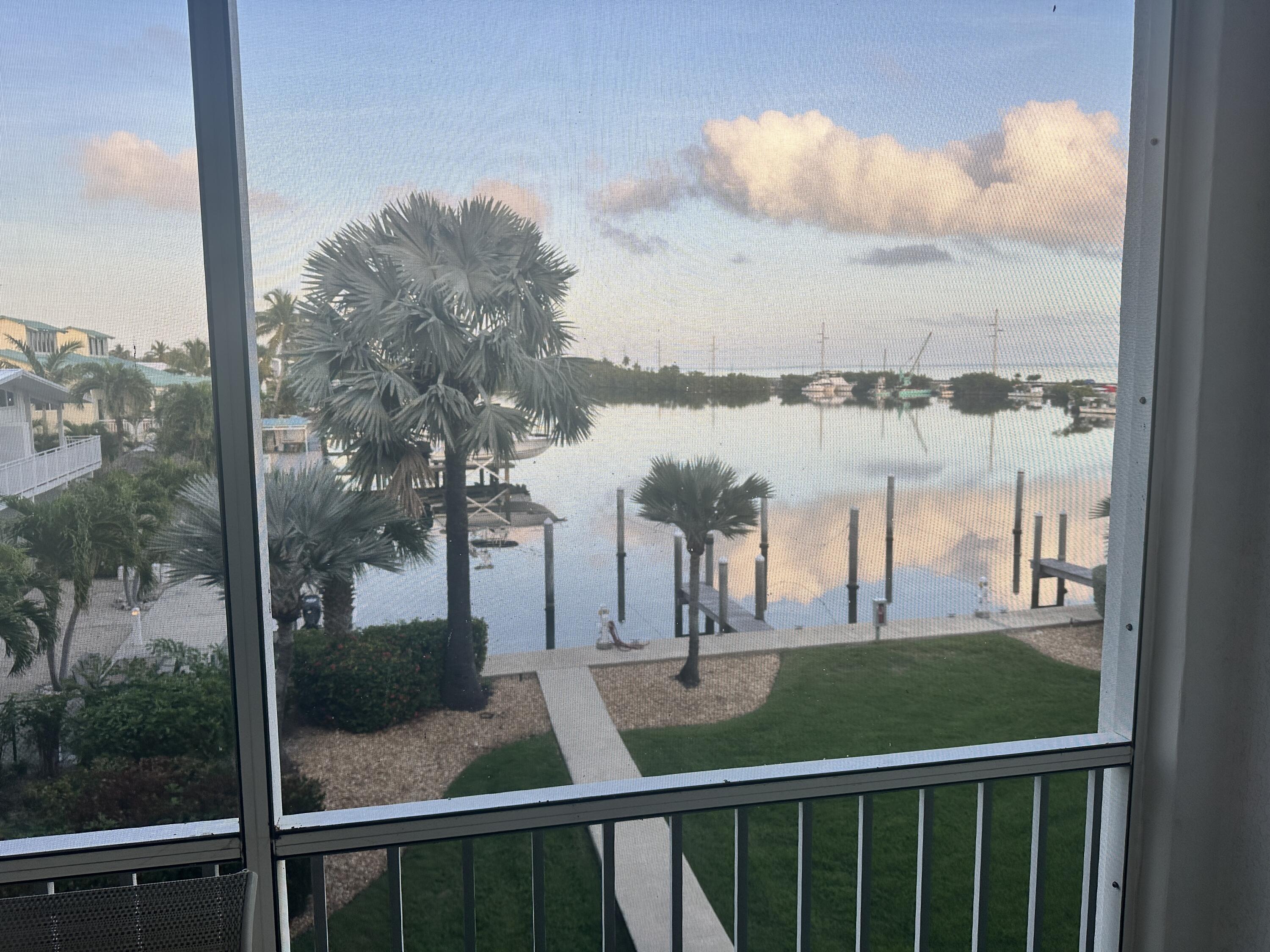 101 Gulfview Drive Unit: 202 & 30' Boat slip