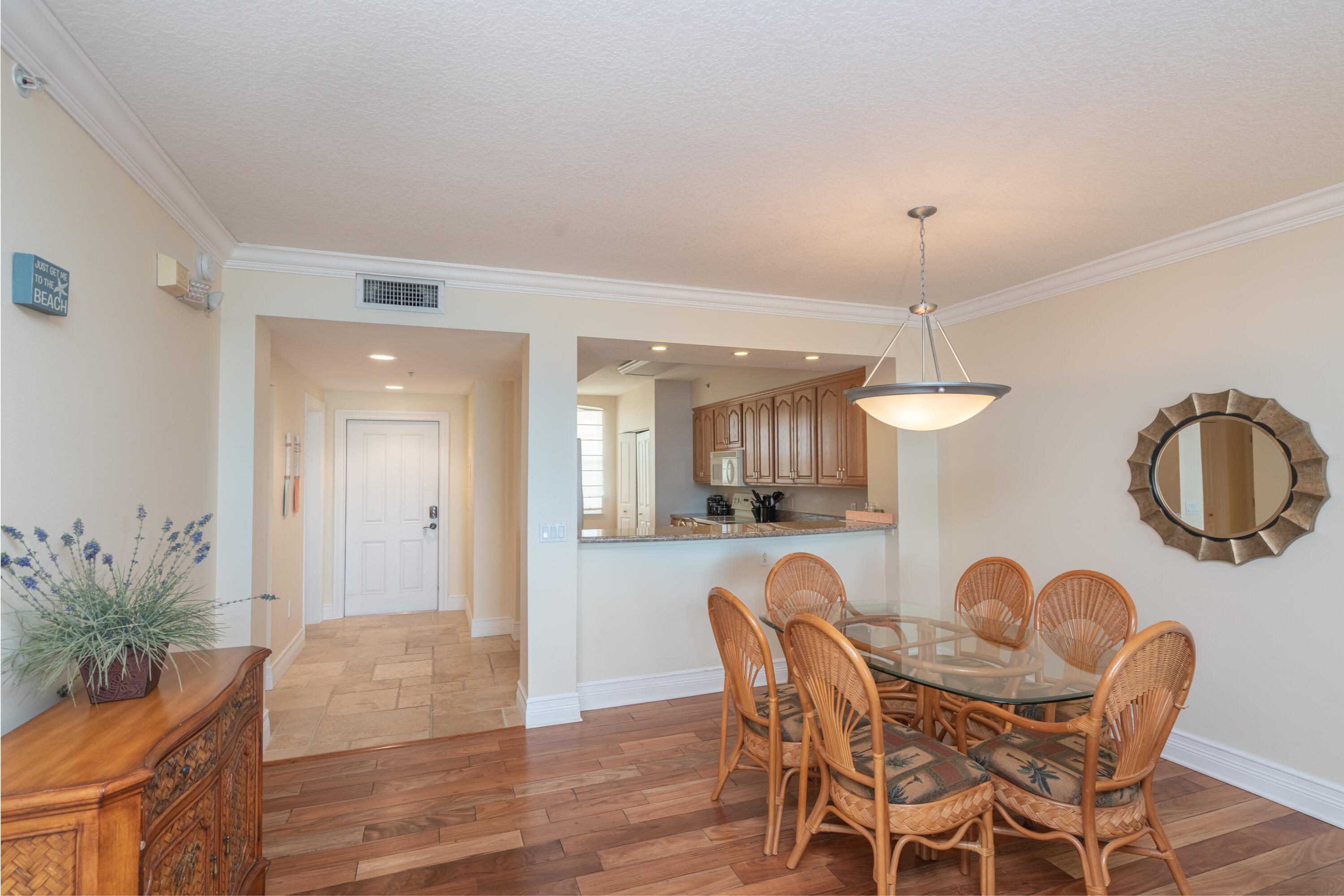 101 Gulfview Drive Unit: 202 & 30' Boat slip