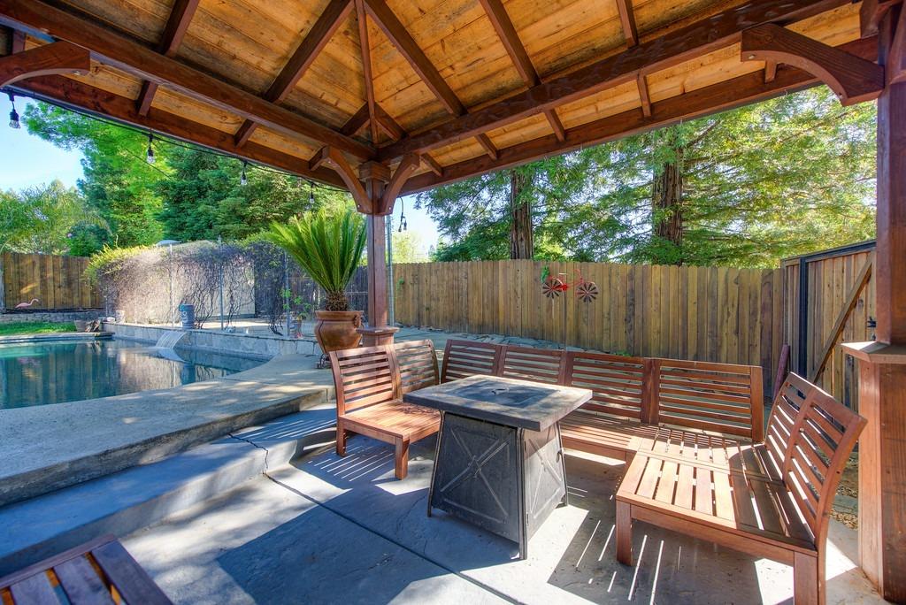 104 Cradle Bar Court