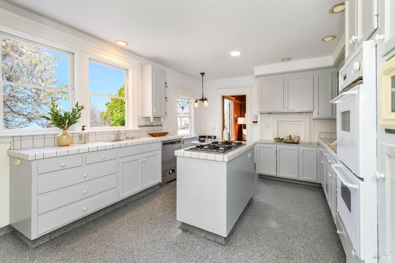 8-10 Keller Street St