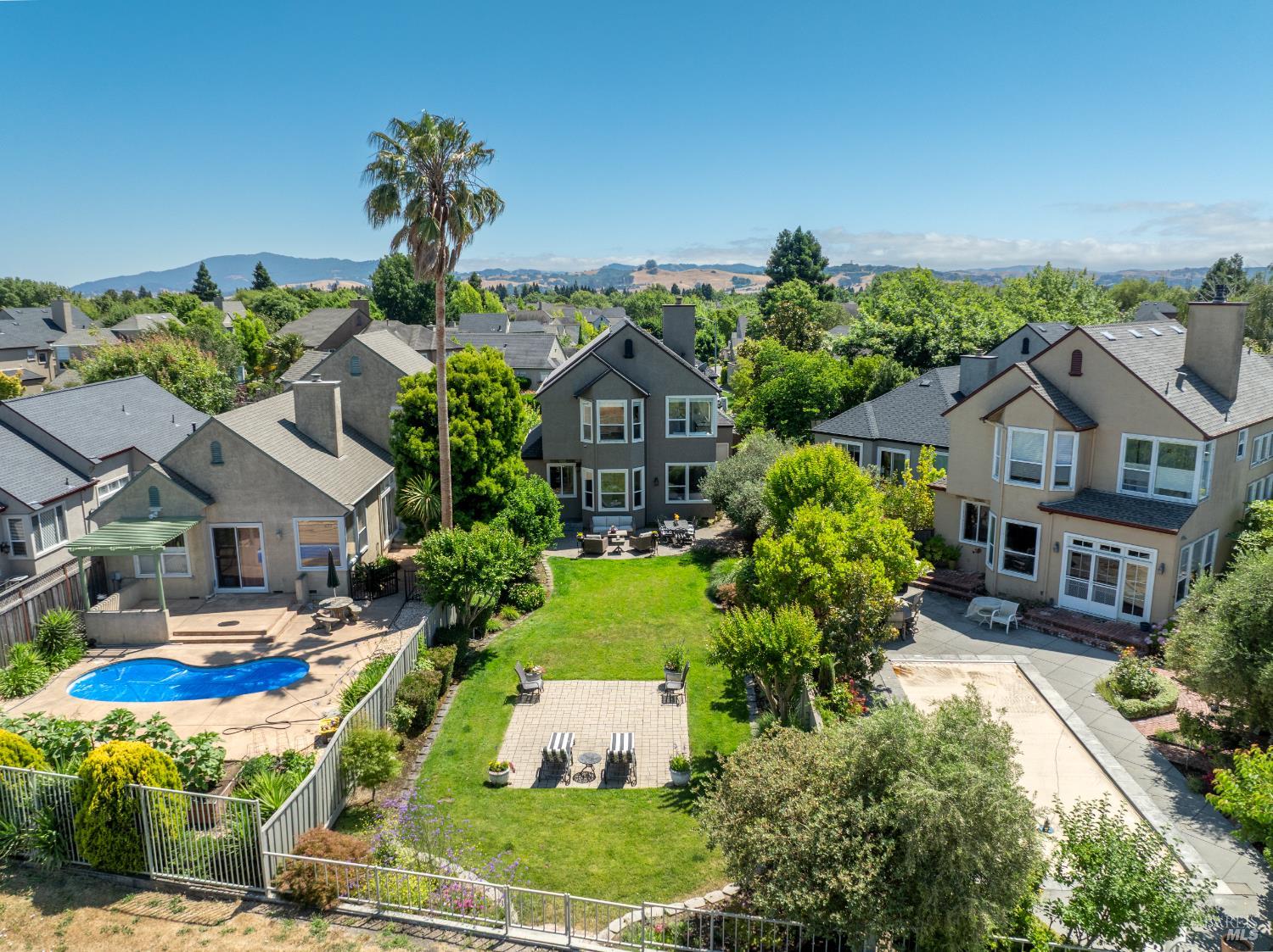 1996 Falcon Ridge Dr