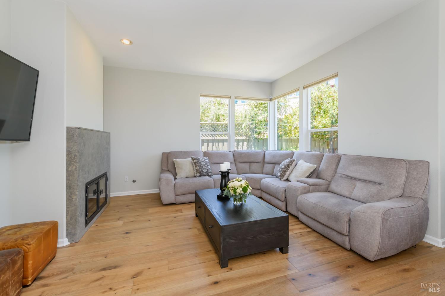 1996 Falcon Ridge Dr