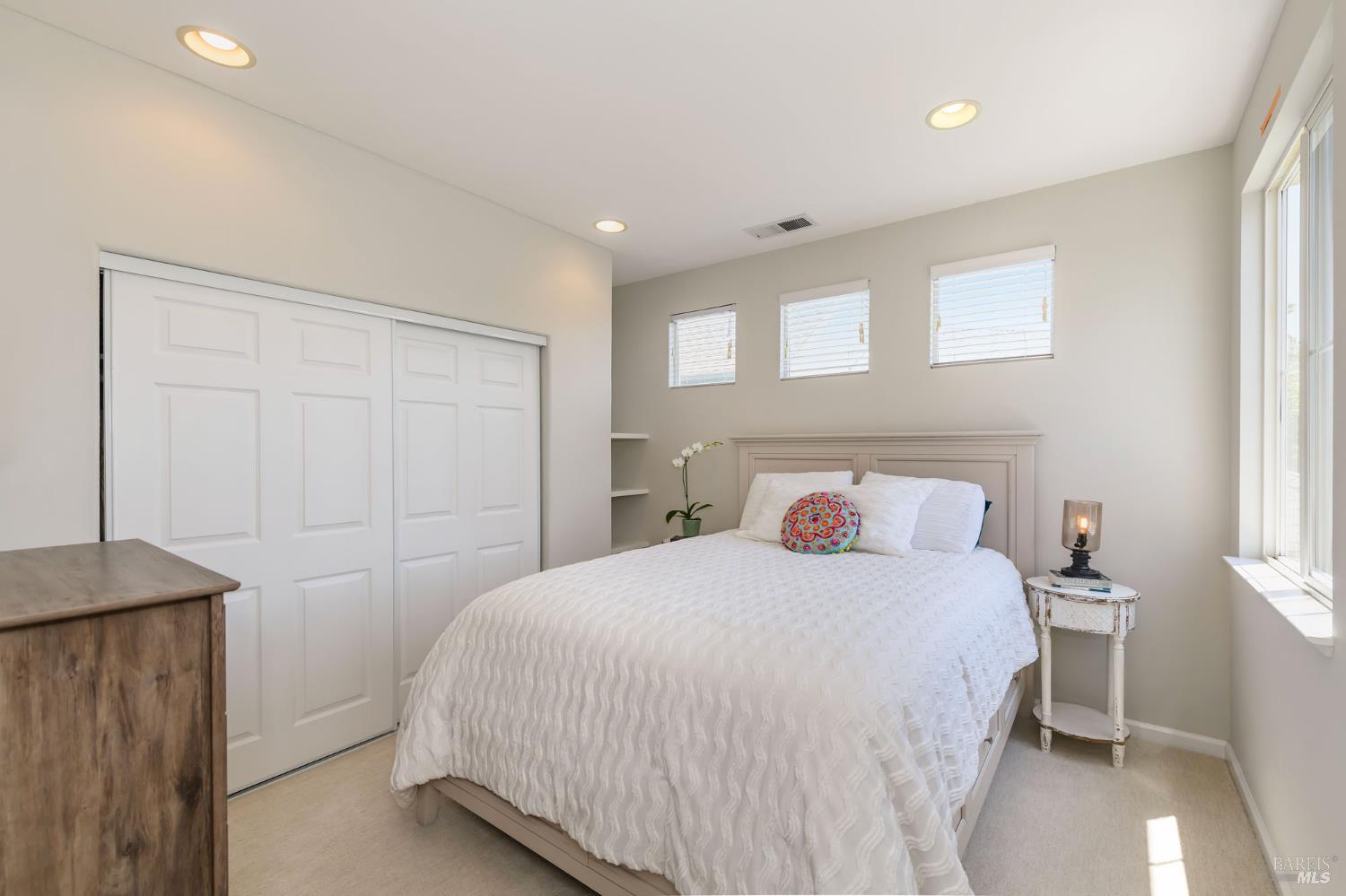 1996 Falcon Ridge Dr