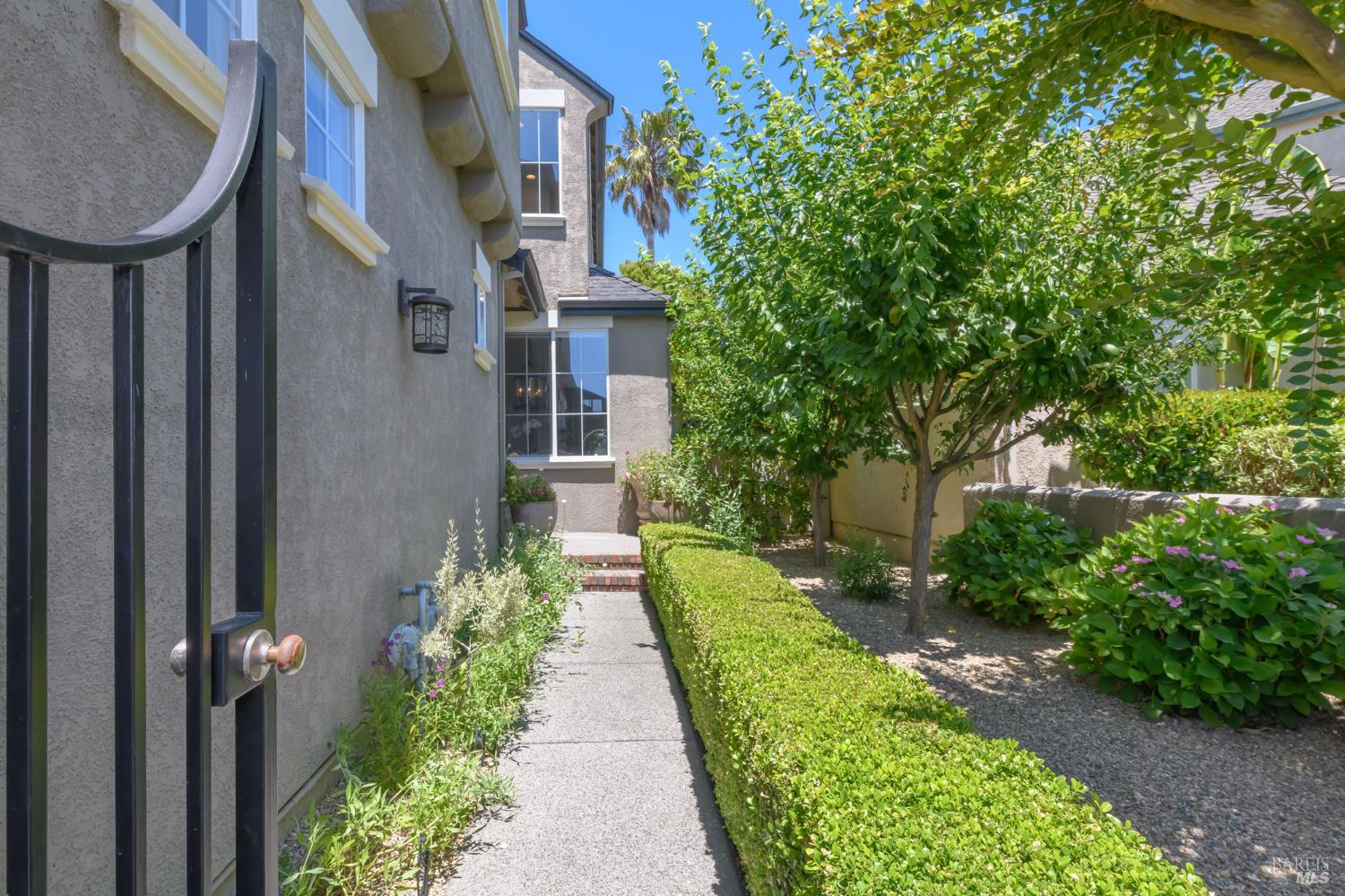 1996 Falcon Ridge Dr