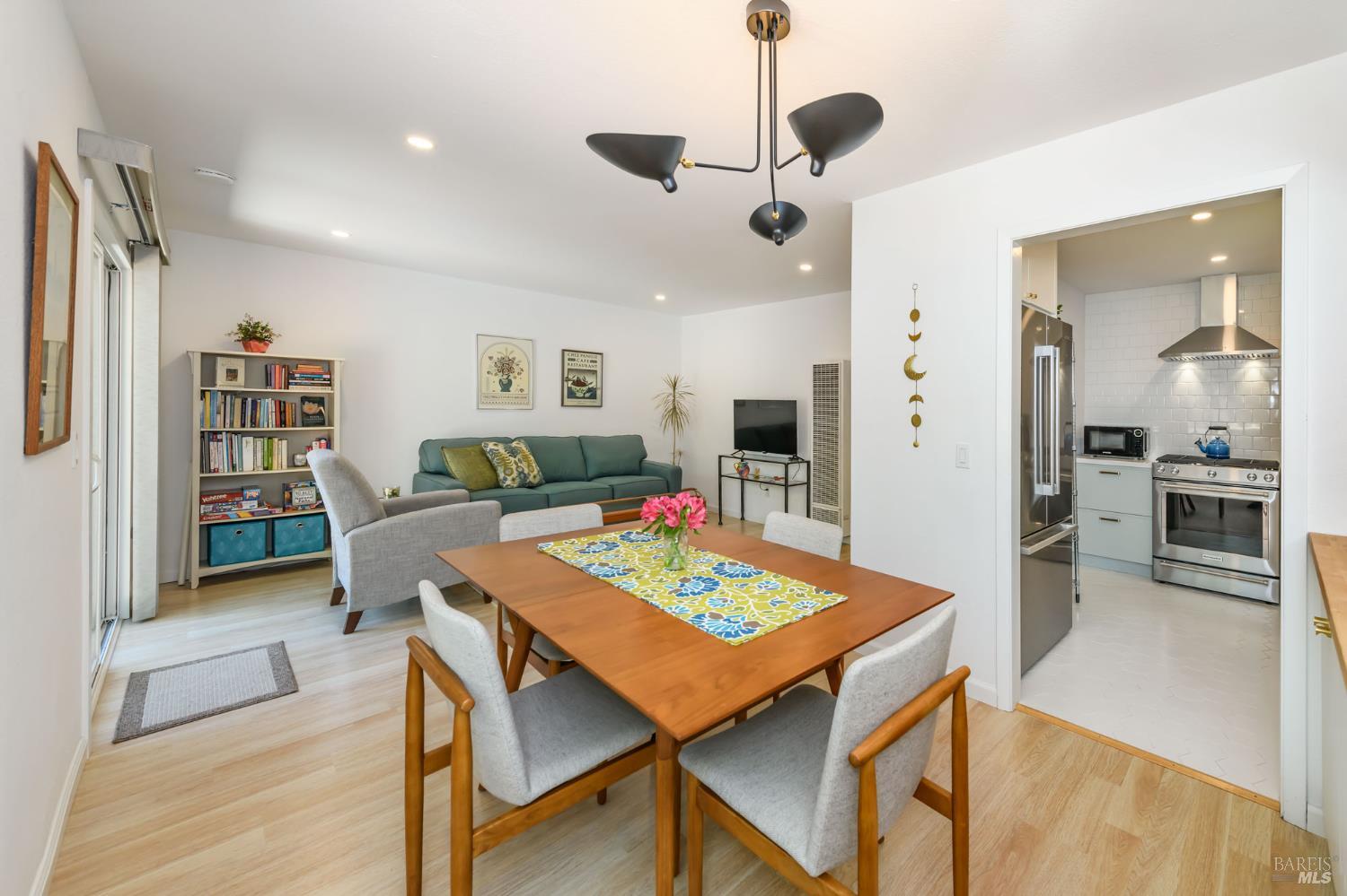 136 Acorn Dr