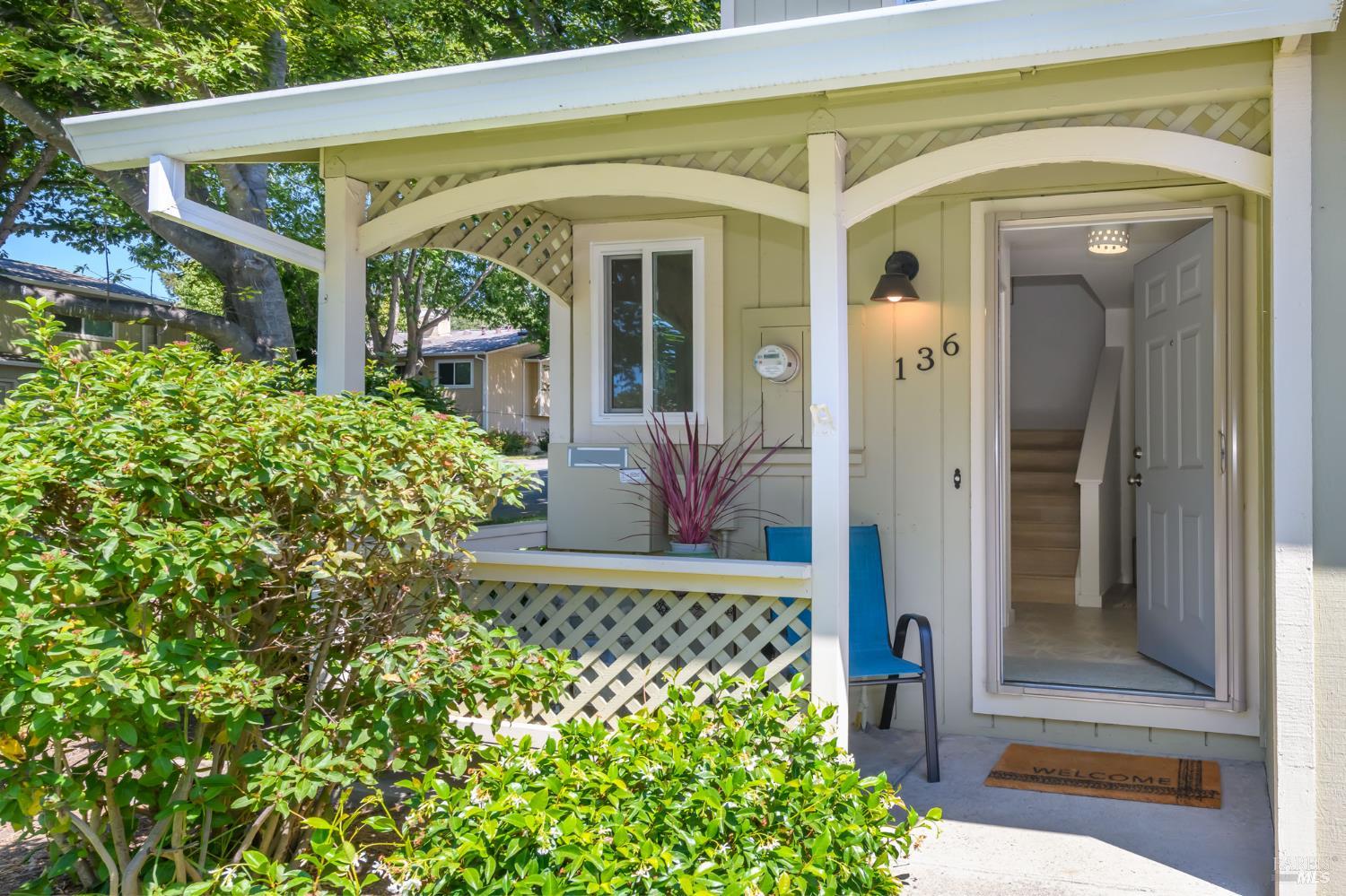 136 Acorn Dr