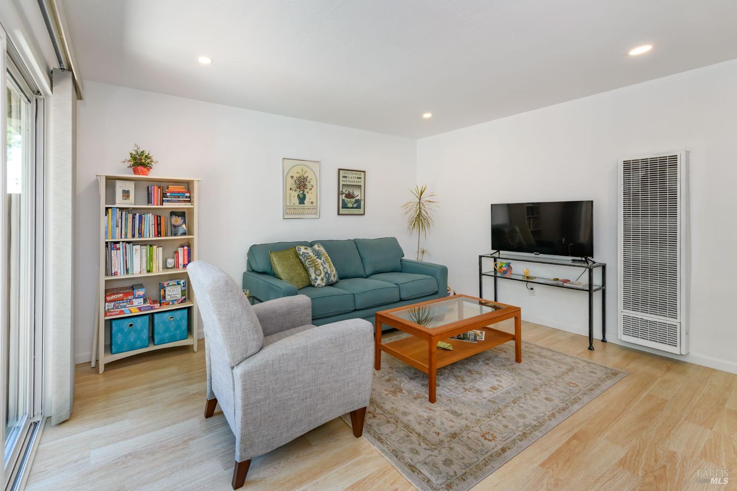 136 Acorn Dr