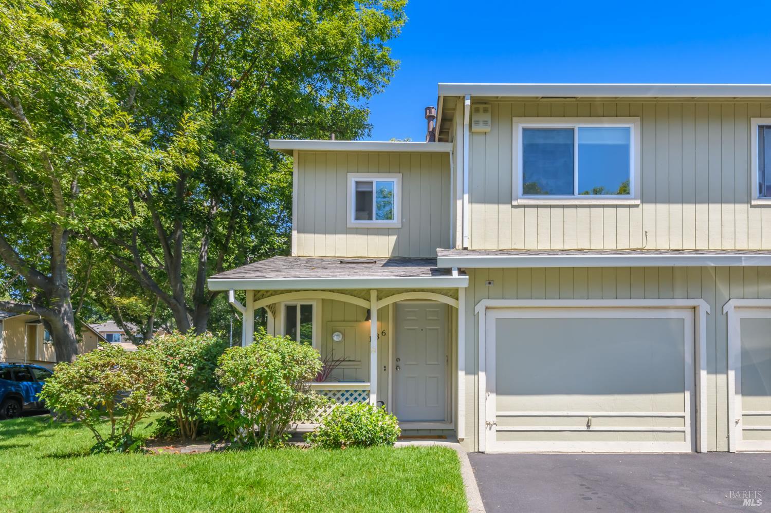 136 Acorn Dr