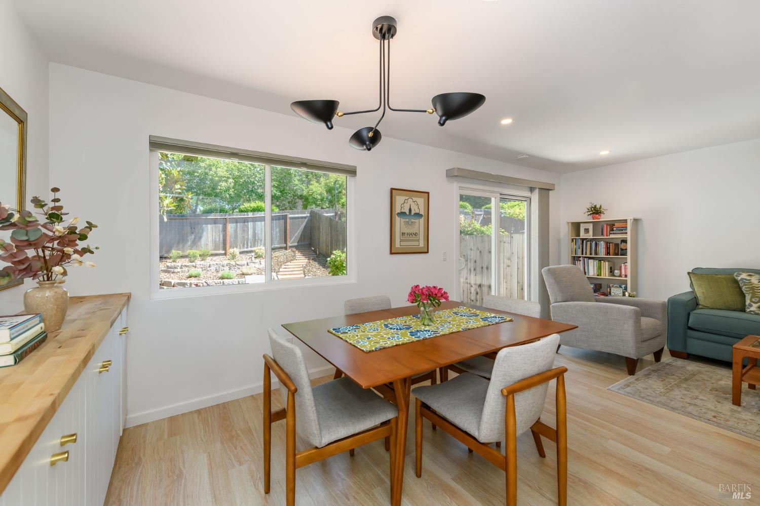 136 Acorn Dr