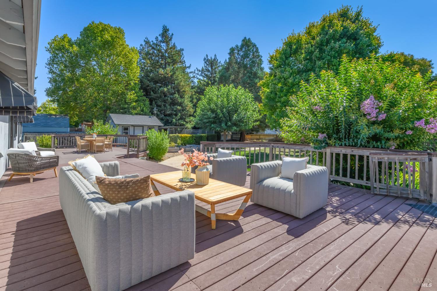 1860 Lynn Dr