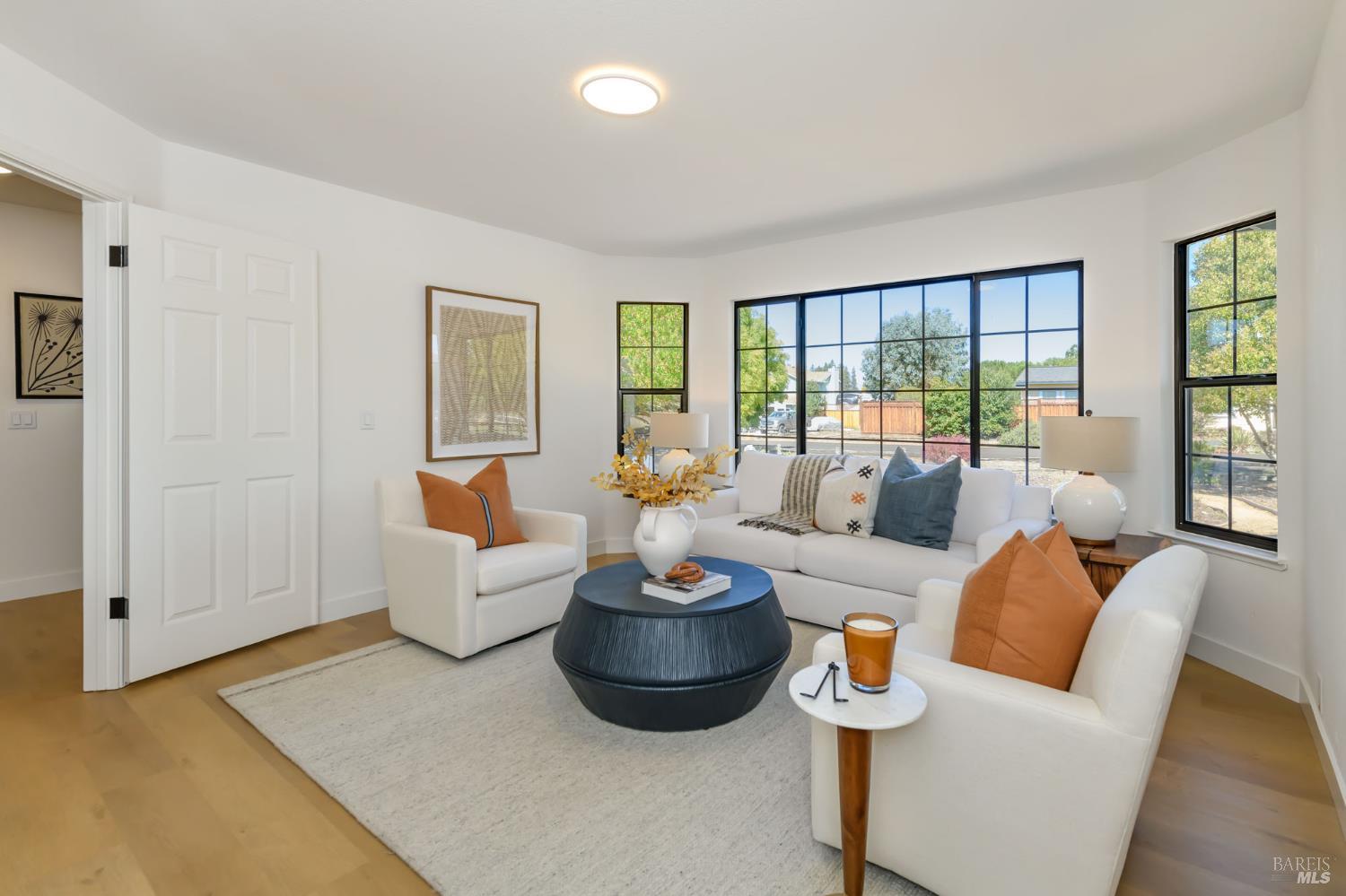 1860 Lynn Dr