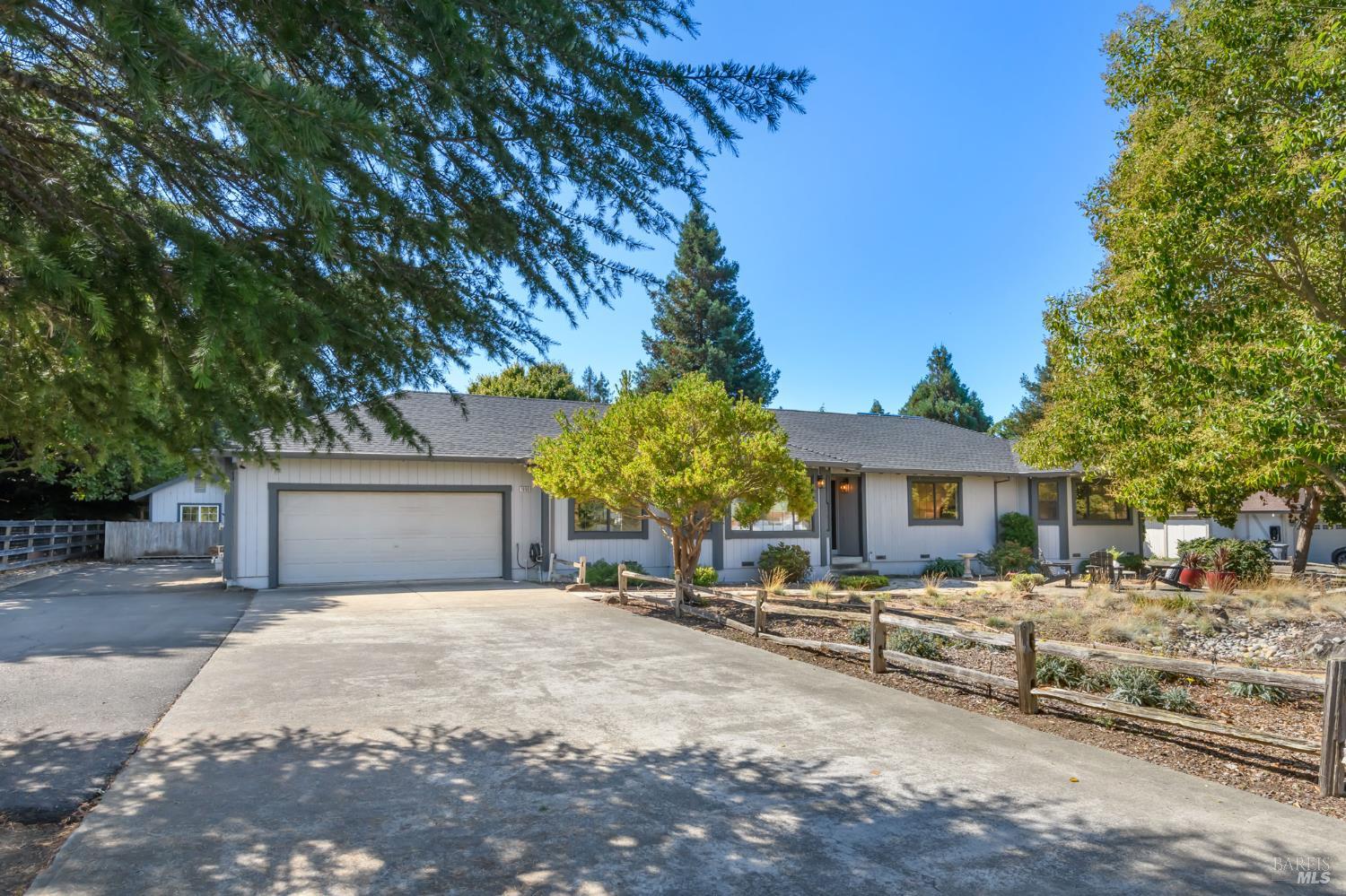 1860 Lynn Dr