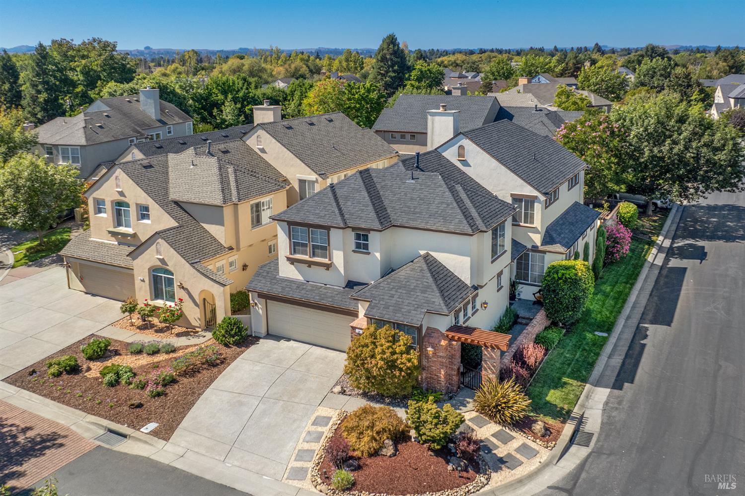 2 Wedgewood Ct