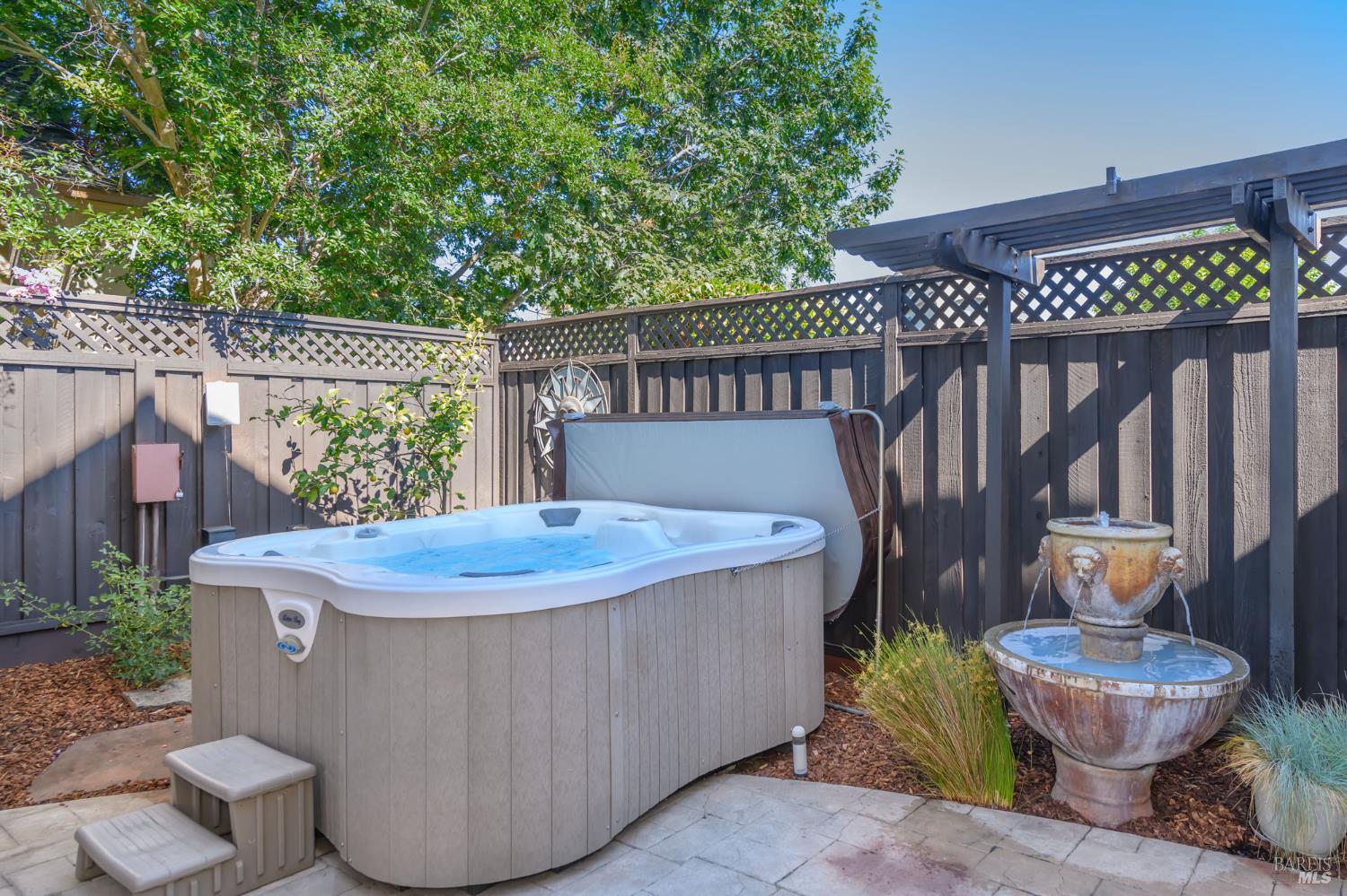 2 Wedgewood Ct