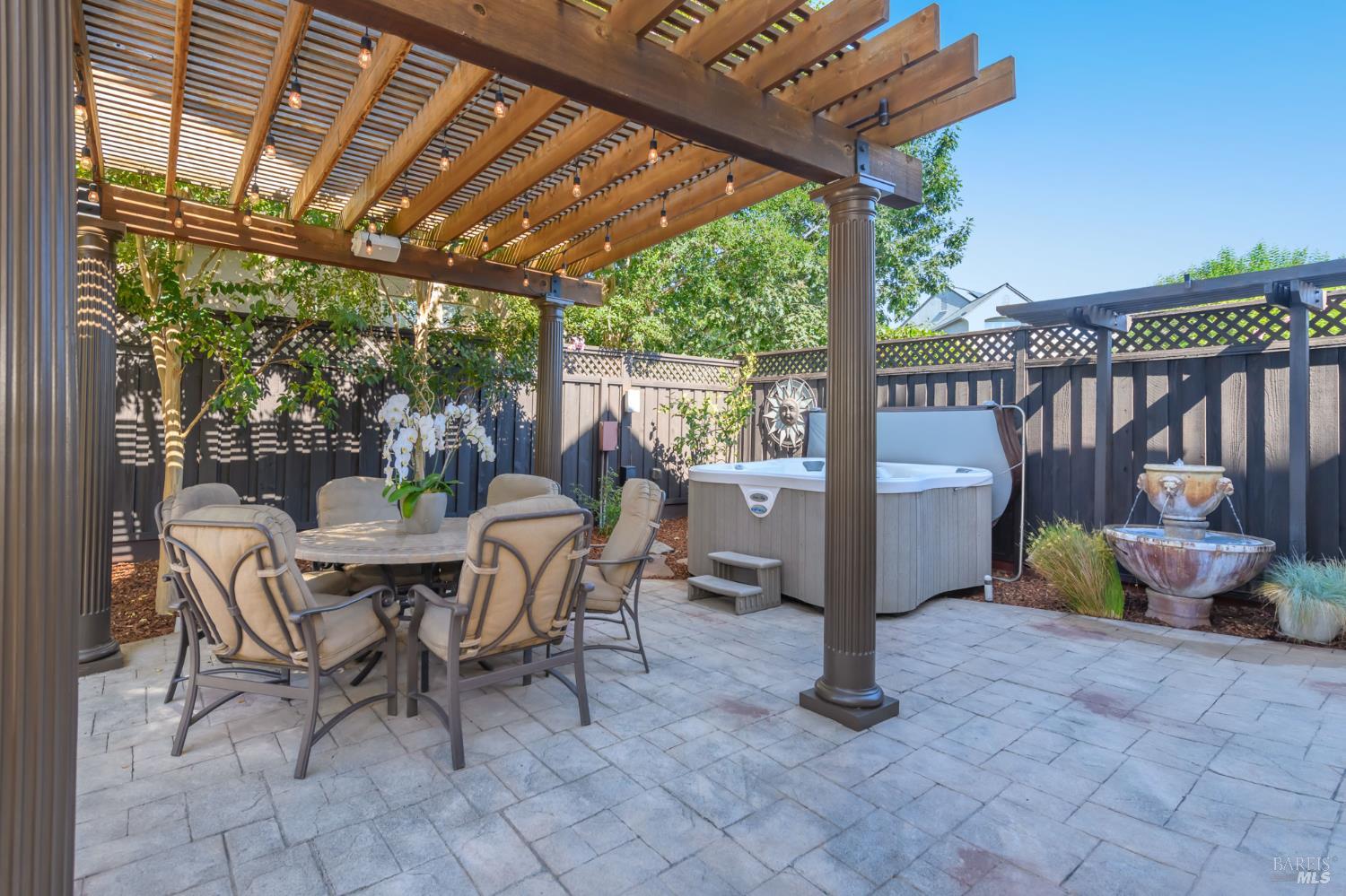 2 Wedgewood Ct
