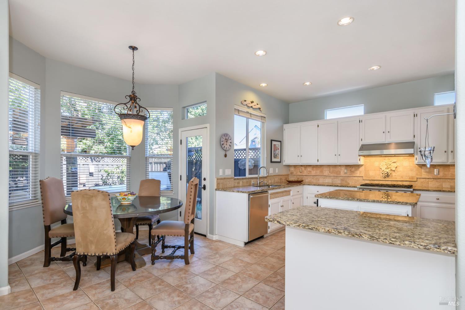 2 Wedgewood Ct