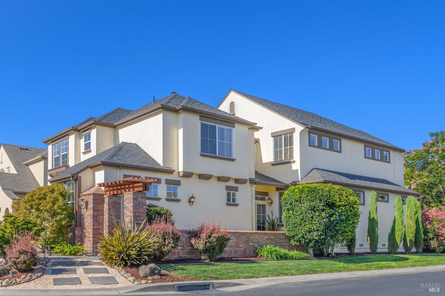 2 Wedgewood Ct