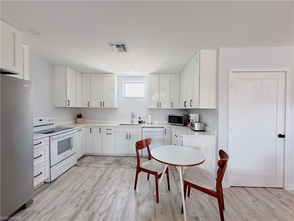 1308 Rosemary LN