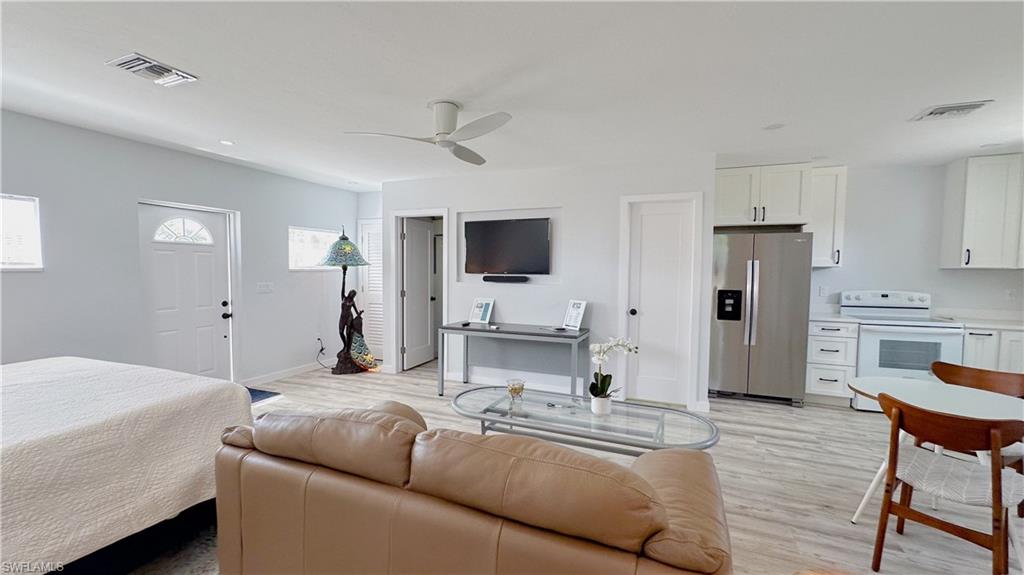 1308 Rosemary LN