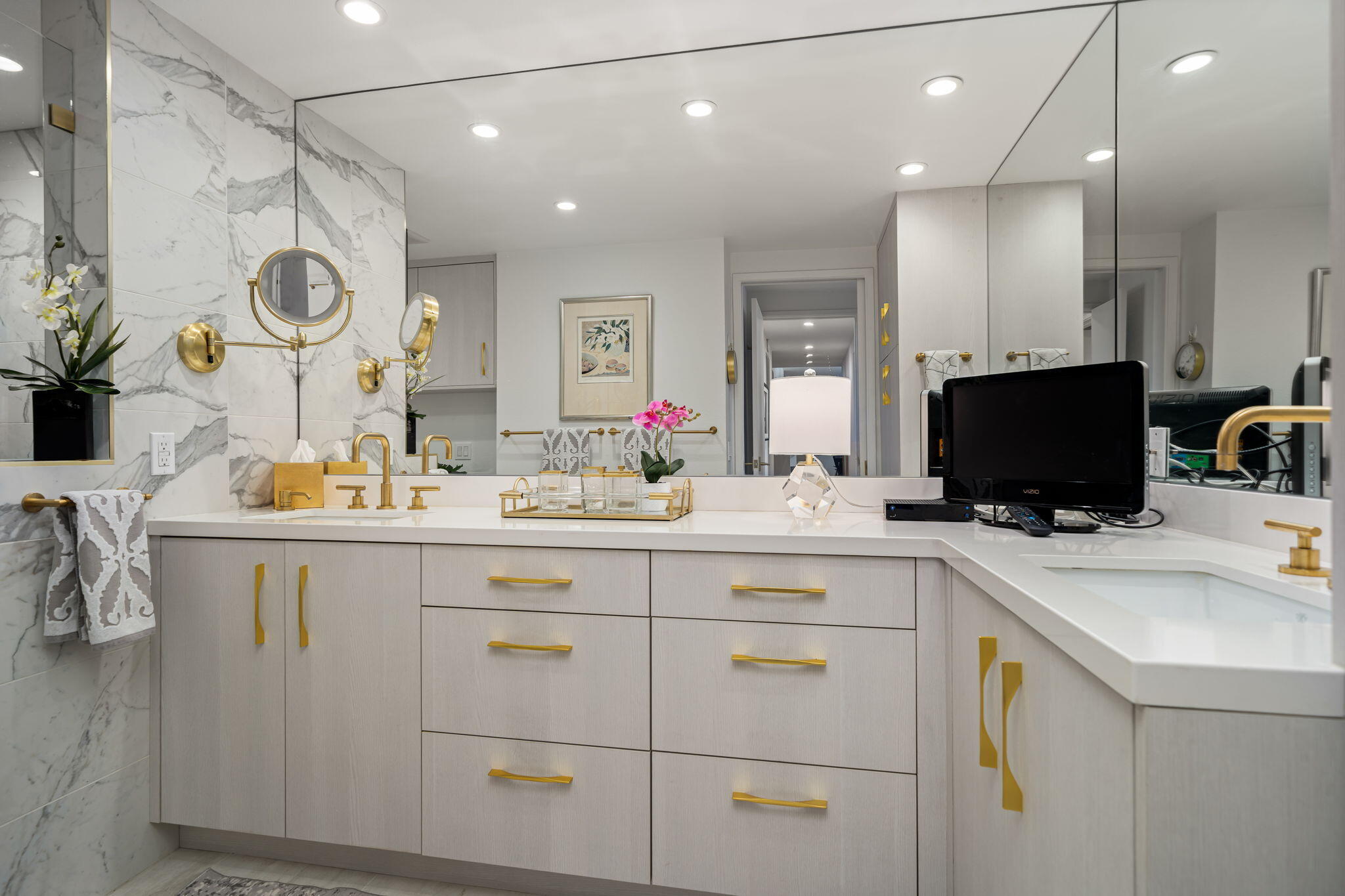 900 Island DR Unit: 403