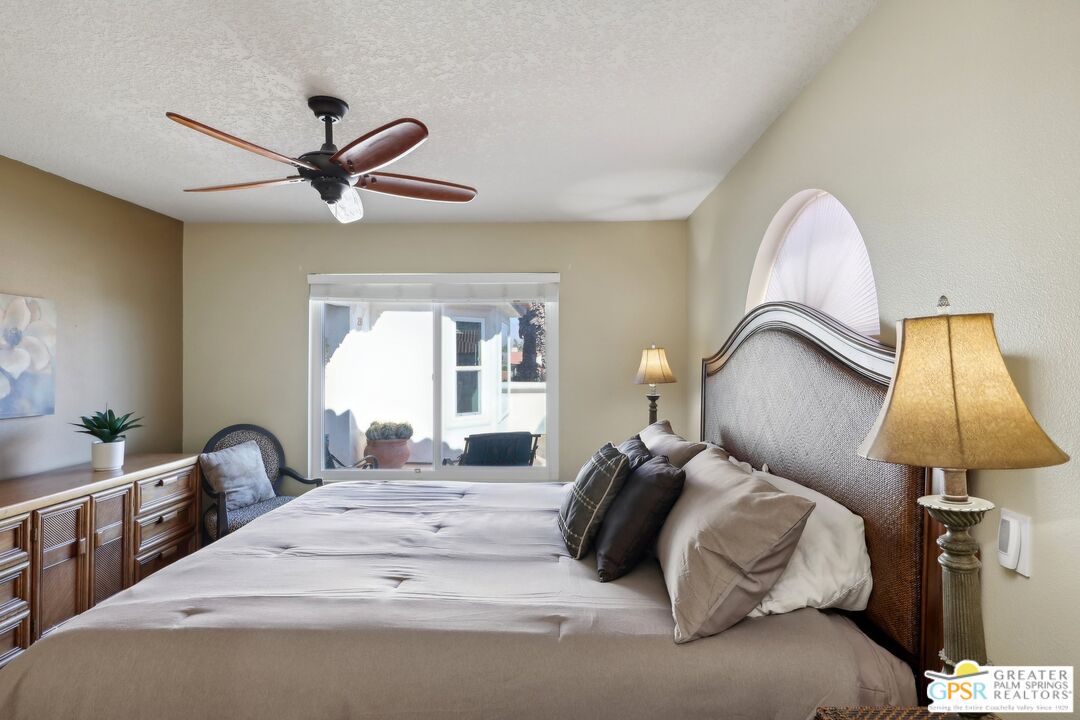 239 E Vista Royale Cir