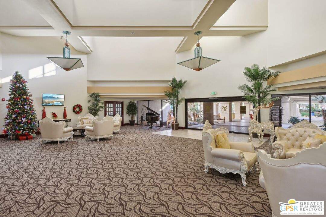 239 E Vista Royale Cir