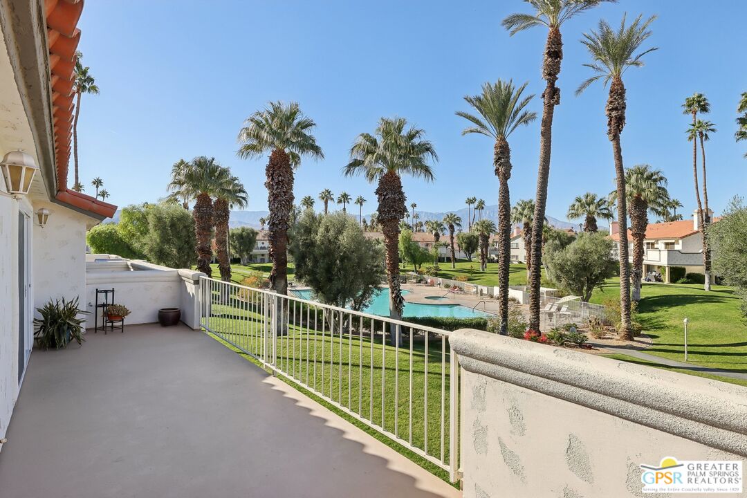 239 E Vista Royale Cir
