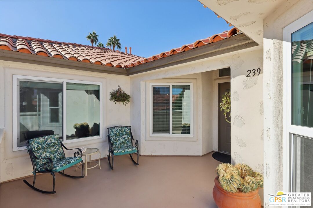 239 E Vista Royale Cir