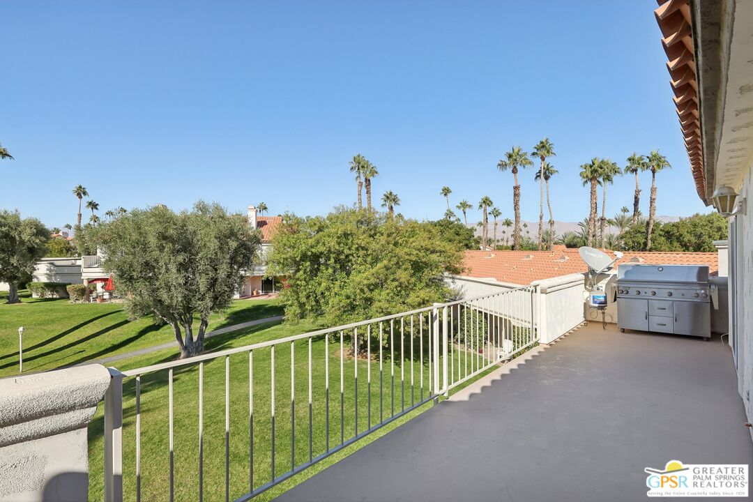 239 E Vista Royale Cir