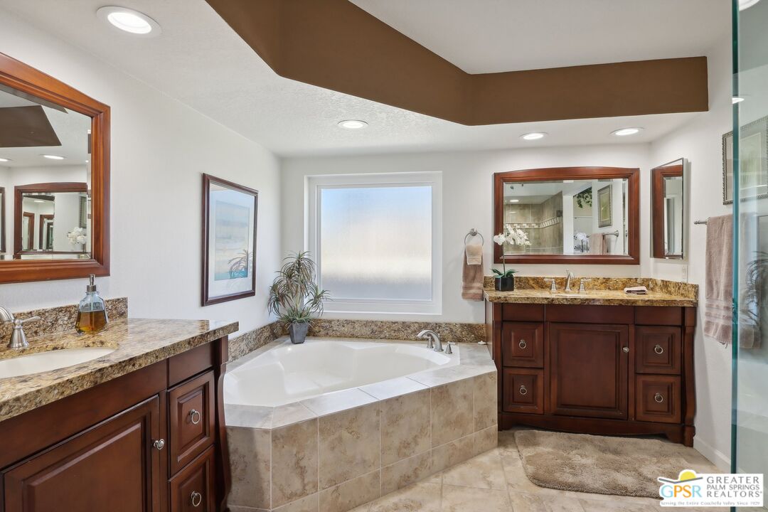 239 E Vista Royale Cir
