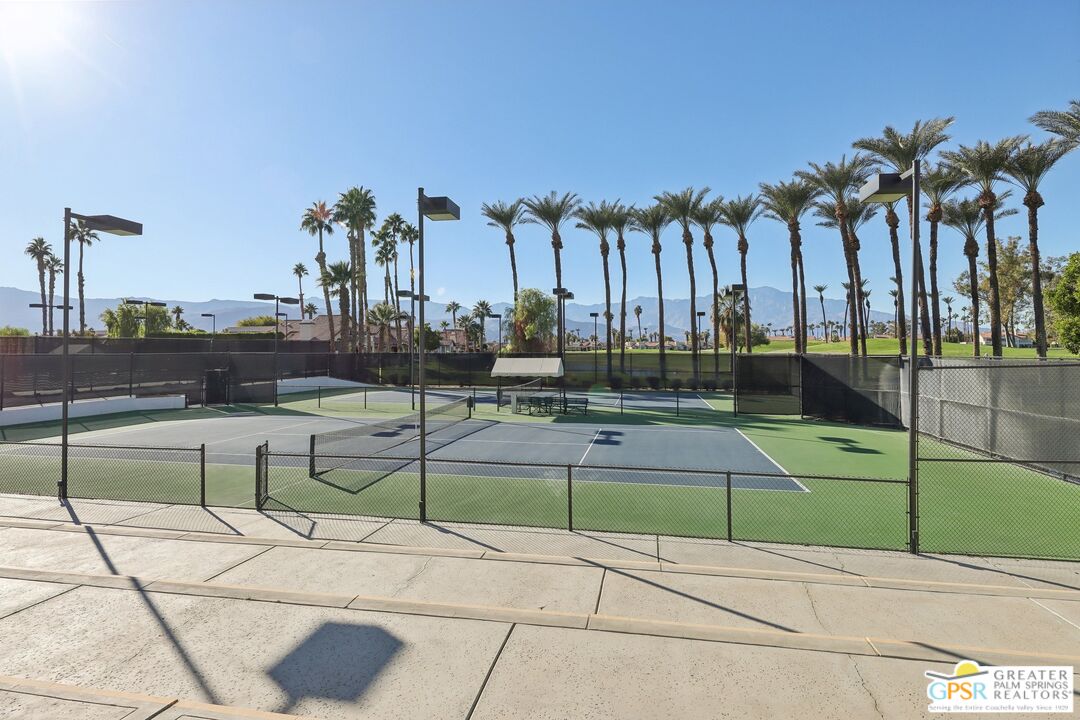 239 E Vista Royale Cir
