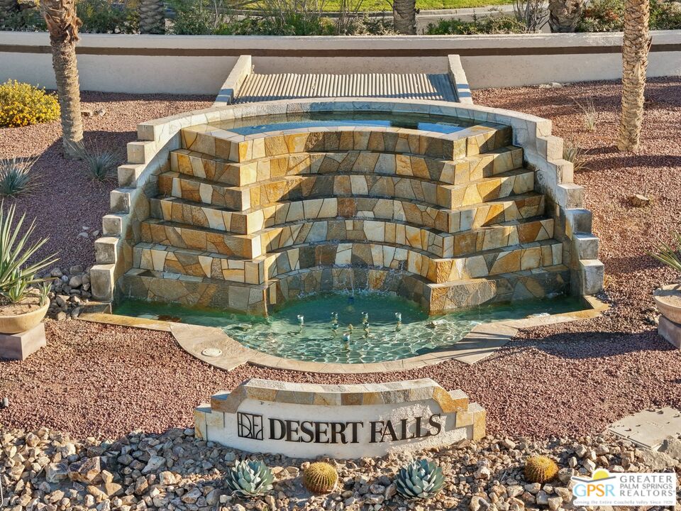 239 E Vista Royale Cir