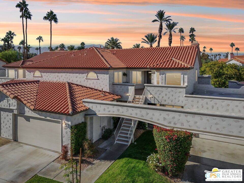 239 E Vista Royale Cir