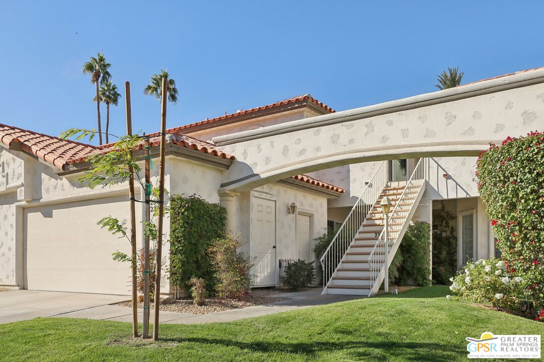 239 E Vista Royale Cir